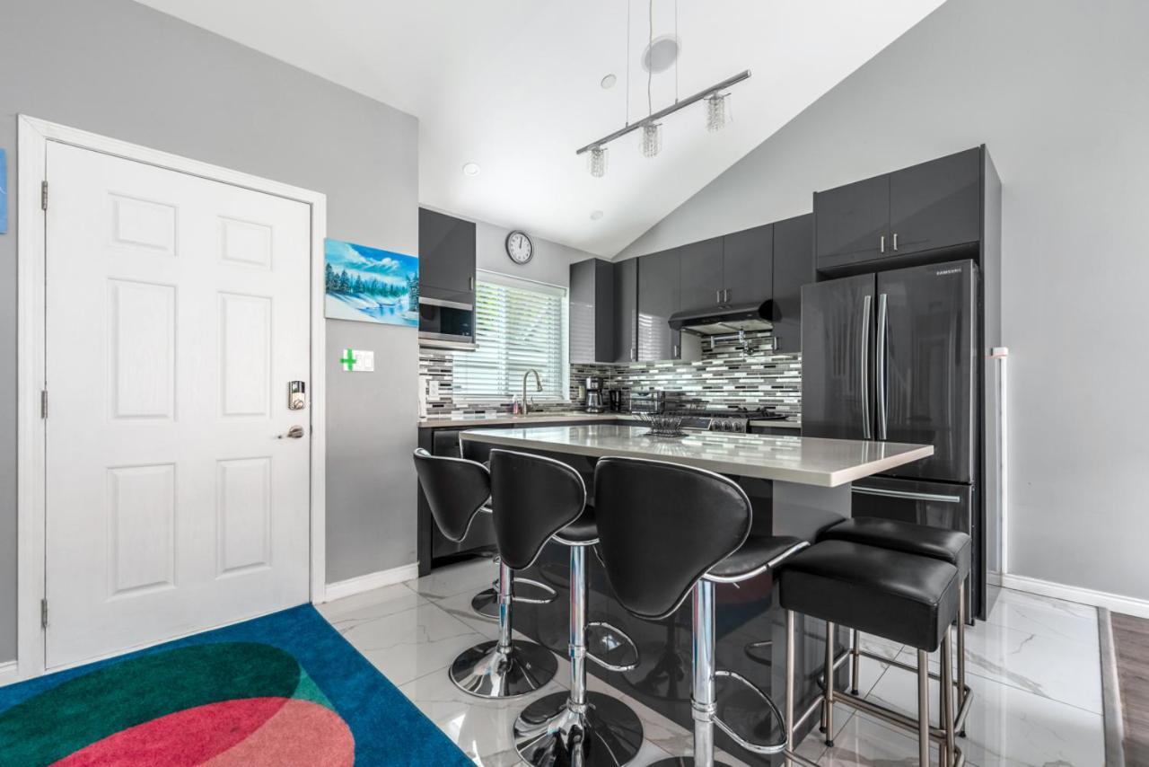 Stylish Dual Bedroom Suite In Van West Vancouver Buitenkant foto